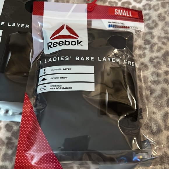 (2) Reebok Small Ladies Base Layer Crews NWT Grey and Black - Picture 3 of 5